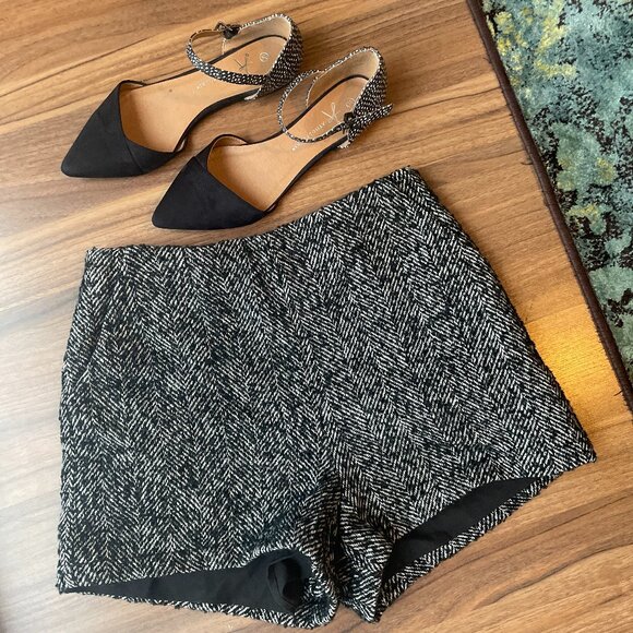 Black flats with strap and spotted heel (Sz 8.5-9) - Atmosphere - Picture 4 of 6